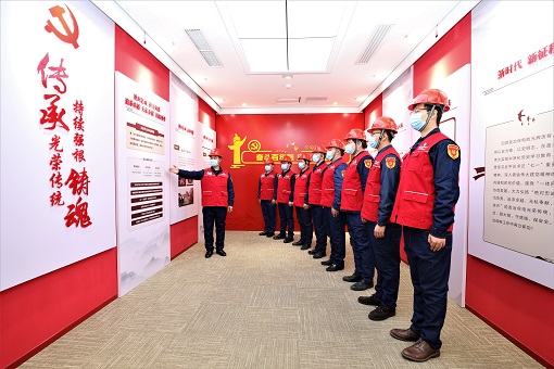 弘扬伟大建党精神坚定历史自信</p><p>　　在新的赶考之路上交出优异答卷