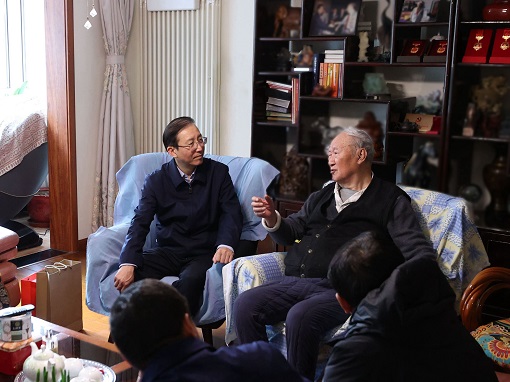 向全体老同志致以节日问候和新春祝福