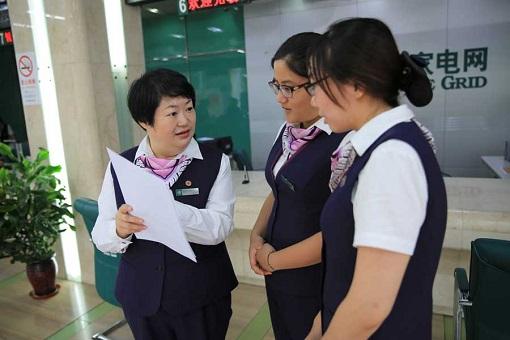 公司女职工徐爱蓉、何光华获全国三八红旗手荣誉称号