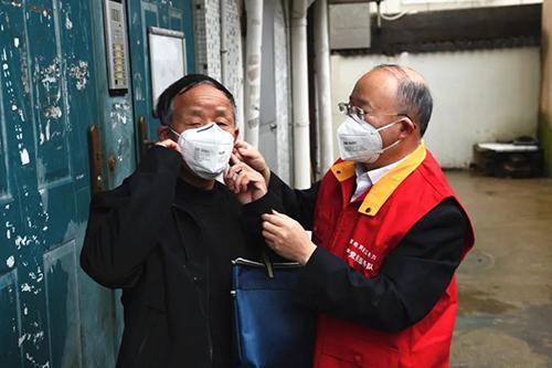 工人日报：百姓身边的“长明灯”