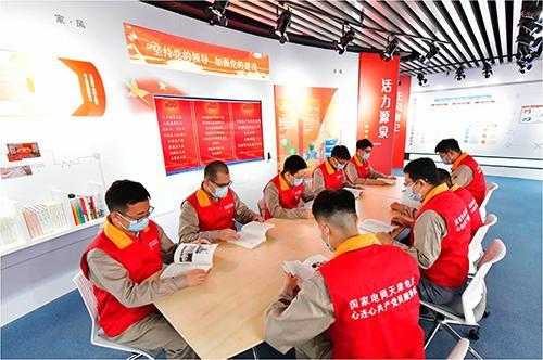 旗帜领航不断夯实筑牢两个基础　　实事求是驰而不息加强作风建设