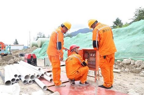 争分夺秒 电暖民心<br>国家电网直升机助力震后抢修