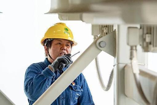 二十大代表风采丨左热古丽·尼亚孜：扎根荒漠戈壁 做好超高压电网运维