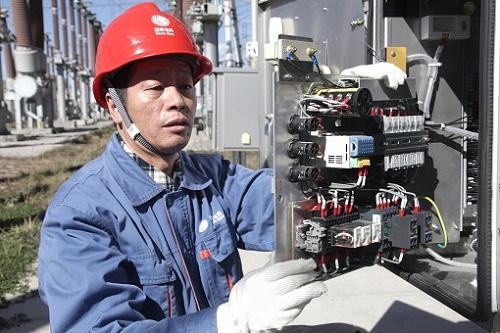 二十大代表风采丨钱建华：扎根高原守护万家灯火