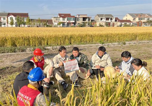 高举伟大旗帜 奋进伟大征程