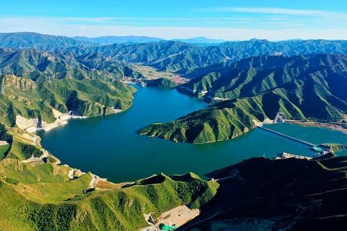应对气候变化推动绿色转型</p><p>　　共创共建全球碳中和之路