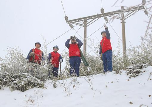 新春走基层丨灯火映万家 团圆共此时