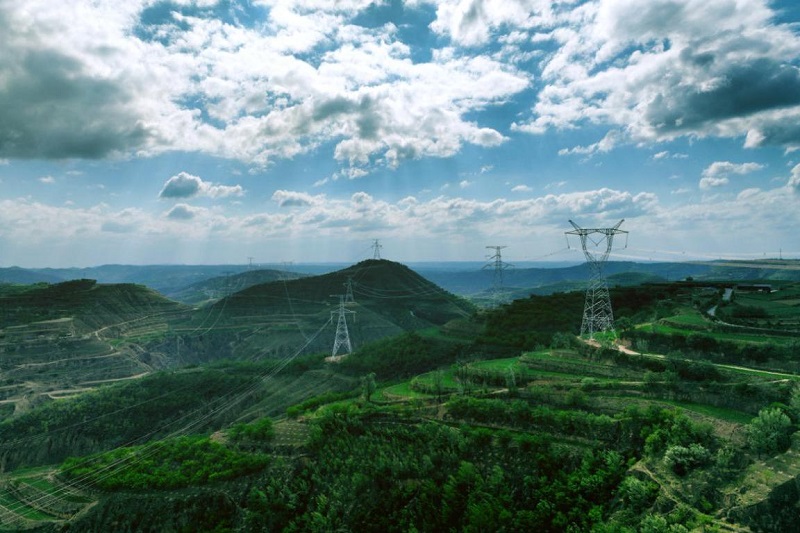 公司积极扩大有效投资加快重大项目建设
