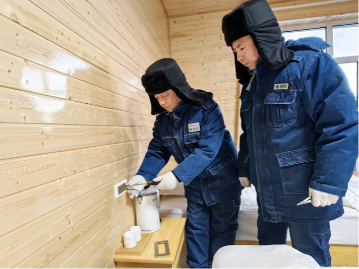 全国道德模范国家电网吕建生：诚实守信用心服务