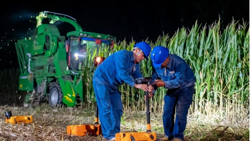 国家电网：无人机照亮秋收“保卫战”