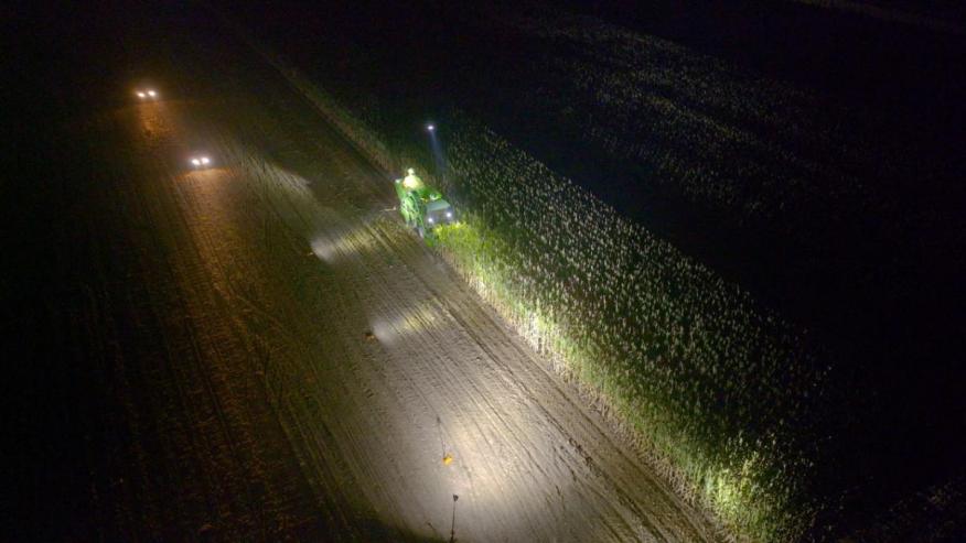 国家电网：无人机照亮秋收“保卫战”