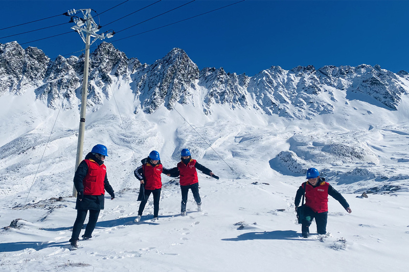 共筑雪域高原光明路——国家电网公司全力服务西藏经济社会高质量发展