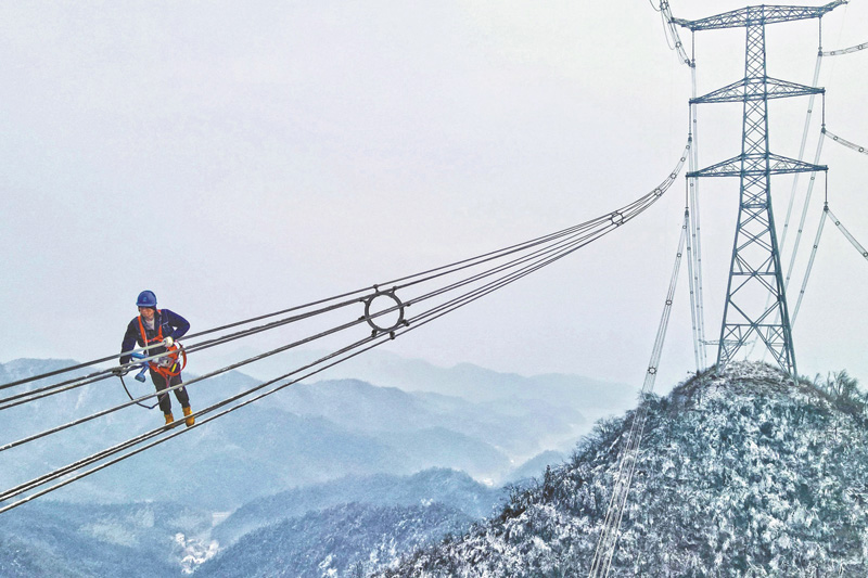 战寒潮抗冰雪保供电