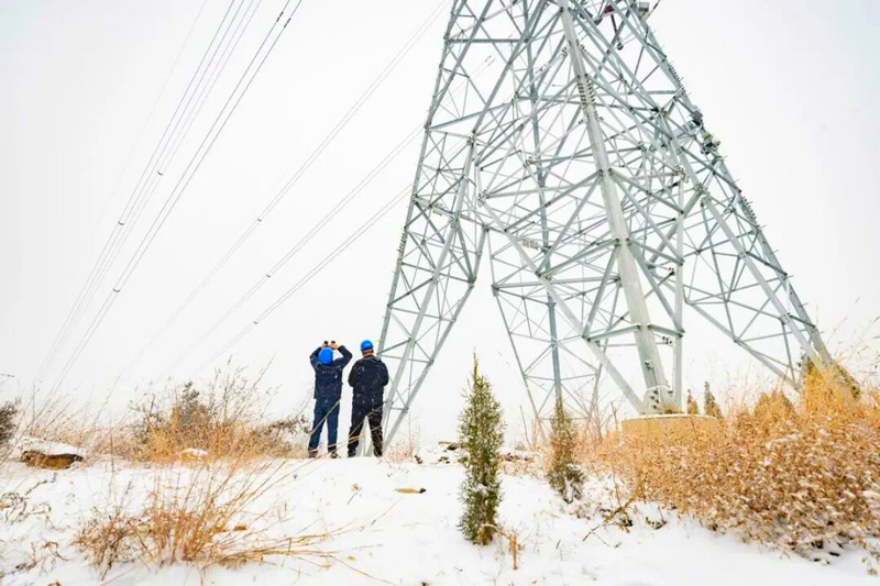 战寒潮抗冰雪保供电