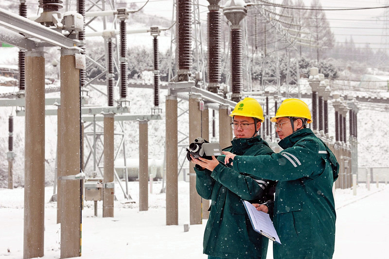 战寒潮抗冰雪保供电