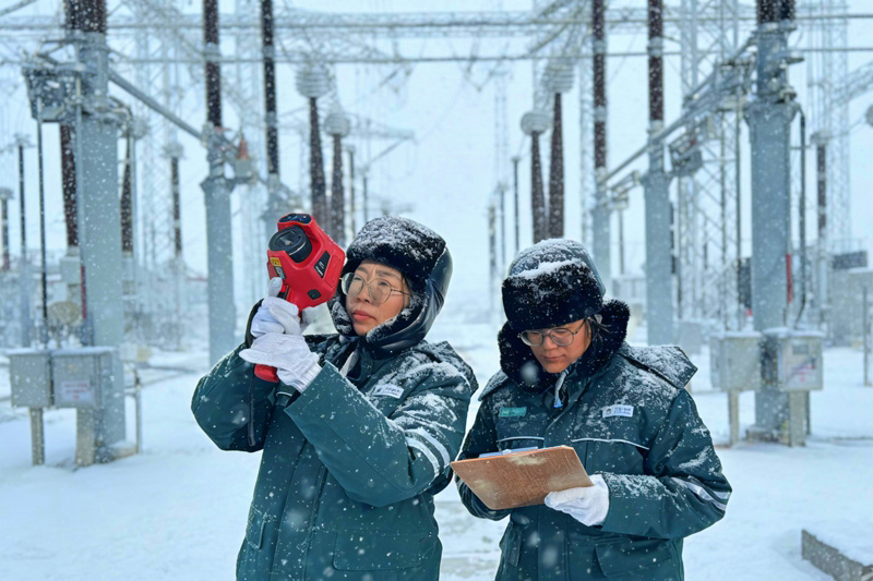 战寒潮抗冰雪保供电