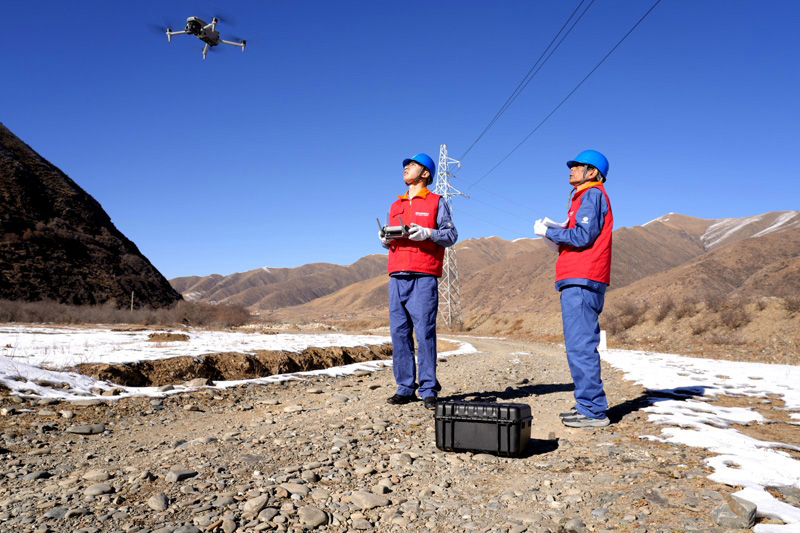 战寒潮抗冰雪保供电