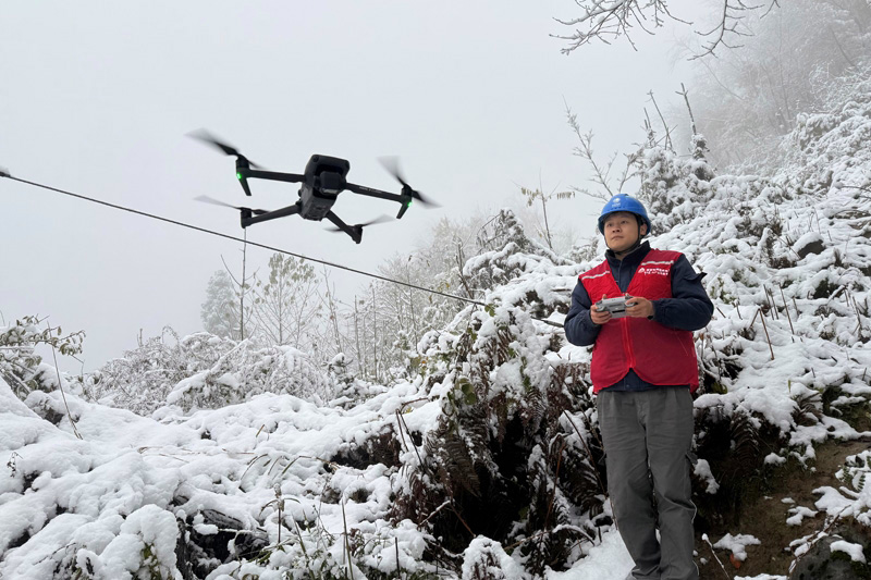 战寒潮抗冰雪保供电
