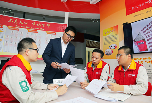 公司党组理论学习中心组集体学习习近平法治思想<br>和习近平总书记关于青年工作的重要思想